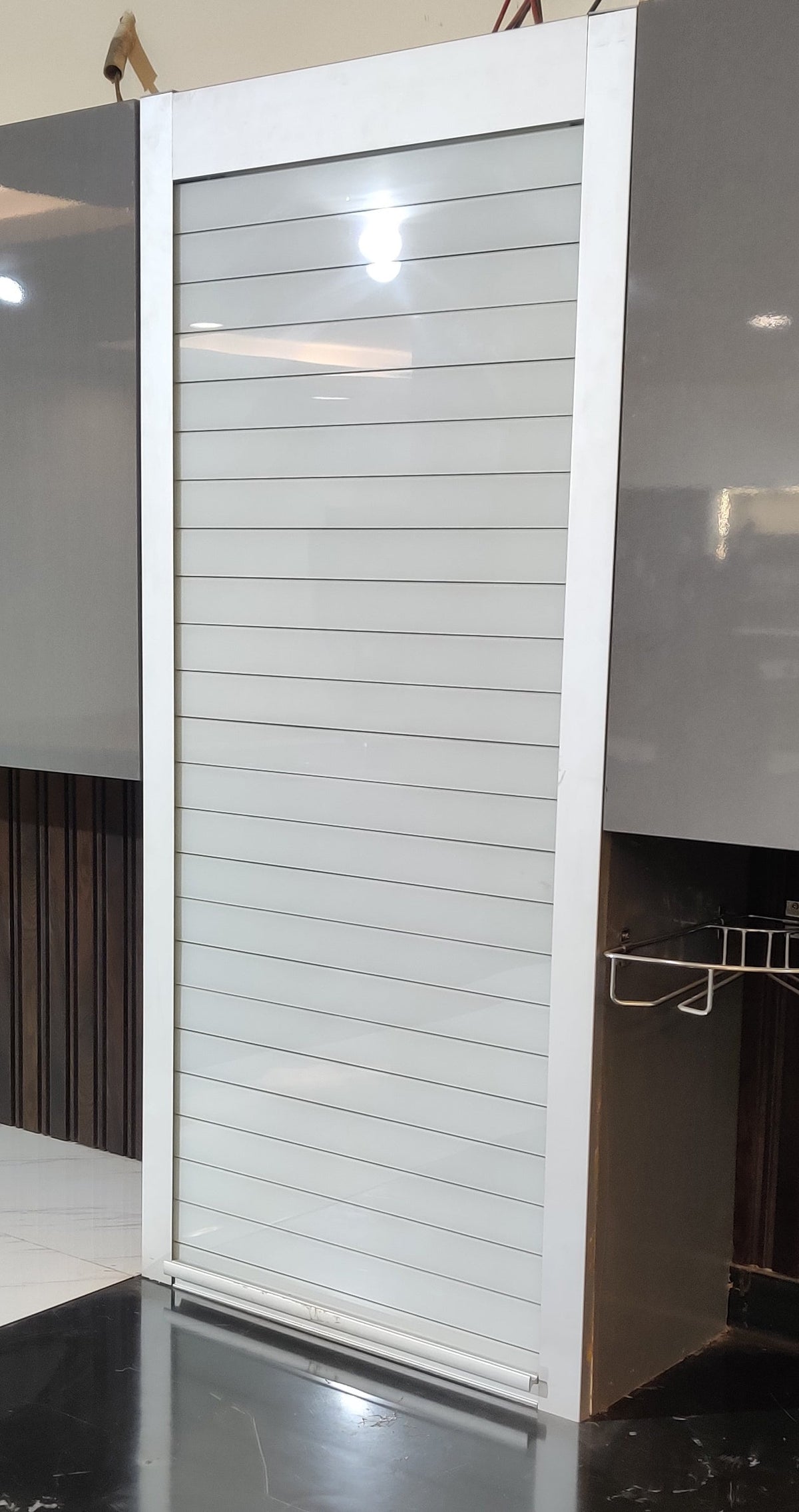 Avocetmobily Kitchen cabinet Rolling shutter white (600 x 1320 mm)