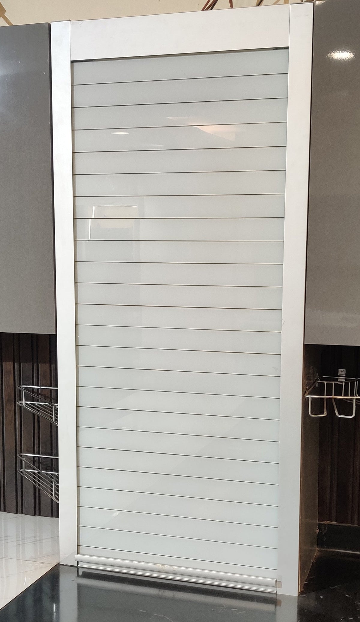 Avocetmobily Kitchen cabinet Rolling shutter white (600 x 1320 mm)